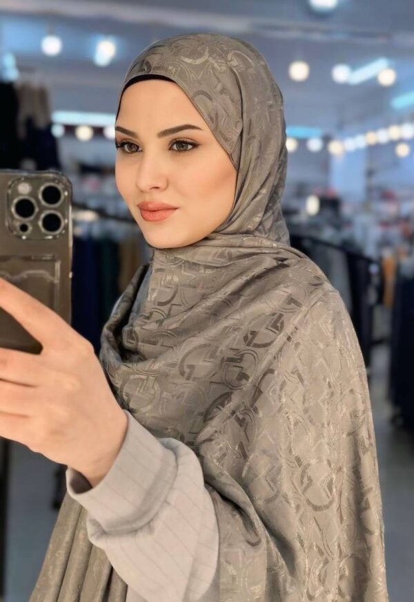 ⁦شال جاكار لامع⁩ - الصورة ⁦2⁩