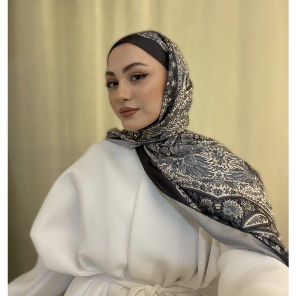 ⁦شال ستن ثقيل⁩ - الصورة ⁦2⁩