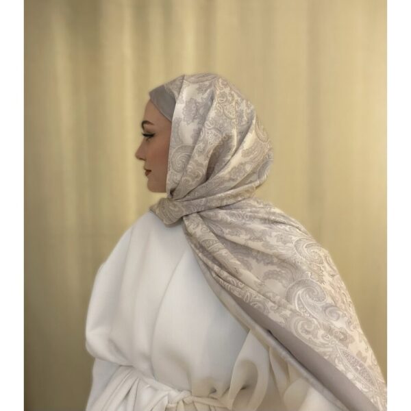 ⁦شال ستن ثقيل⁩ - الصورة ⁦2⁩