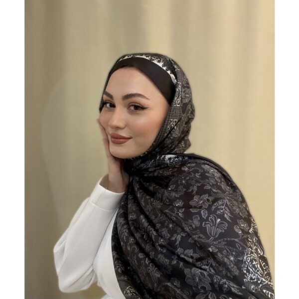 ⁦شال ستن ثقيل⁩ - الصورة ⁦2⁩