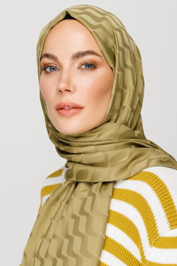 ⁦شال جاكار حريري⁩ - الصورة ⁦2⁩