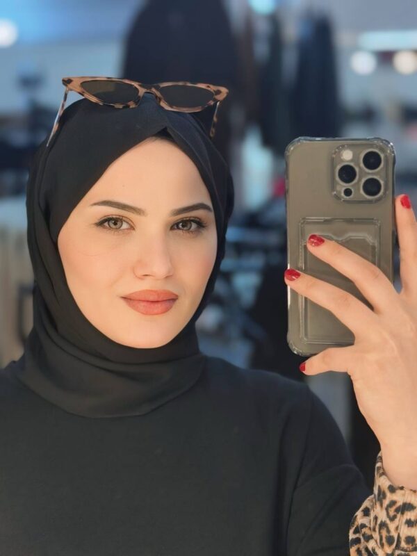 ⁦شال حرير المدينة ثقيل⁩ - الصورة ⁦2⁩