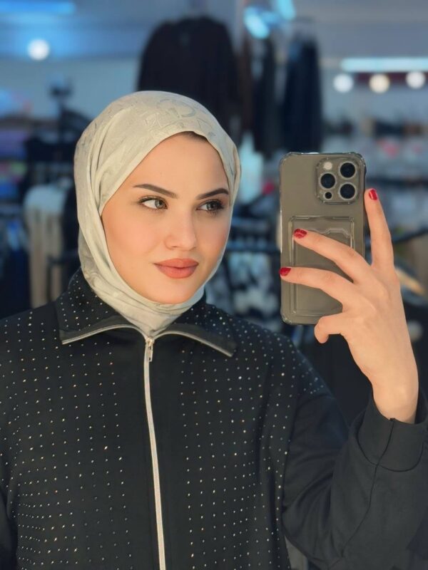 ⁦شال جاكار لامع⁩ - الصورة ⁦3⁩