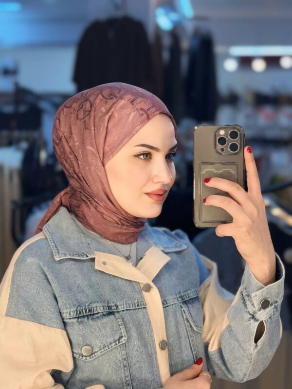 ⁦شال جاكار لامع⁩ - الصورة ⁦3⁩